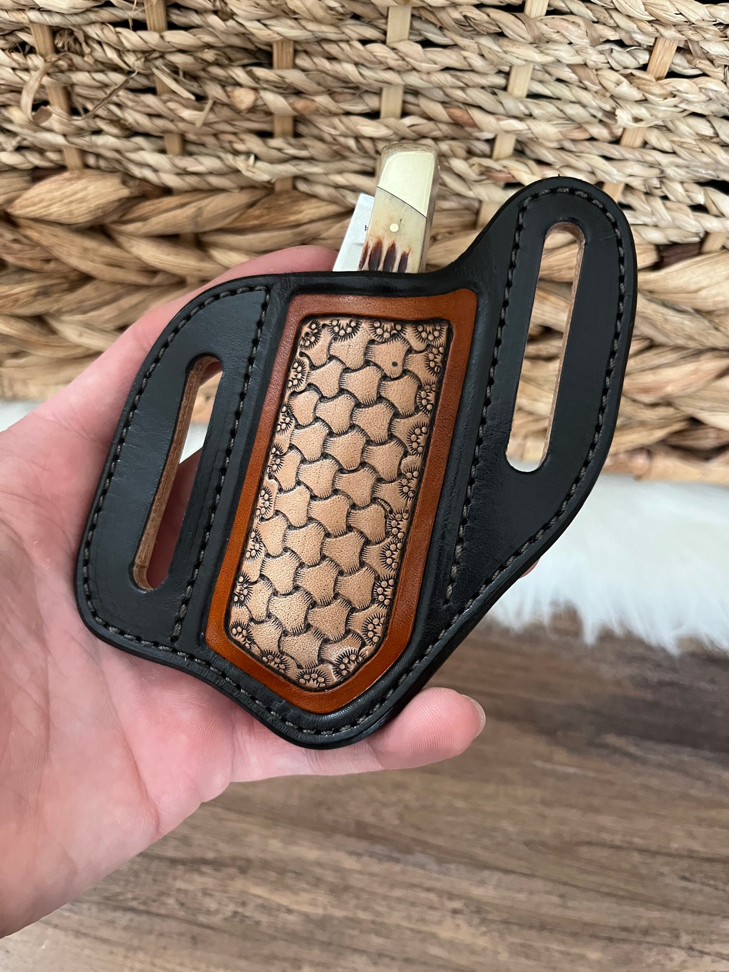Custom knife sheath (Deposit only)